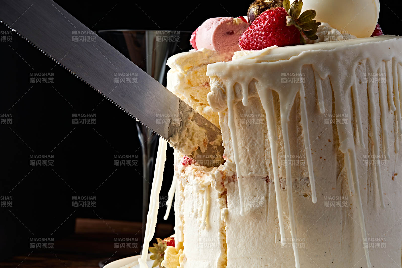 鲜果法式高级奶油慕斯生日婚礼蛋糕-摄影图