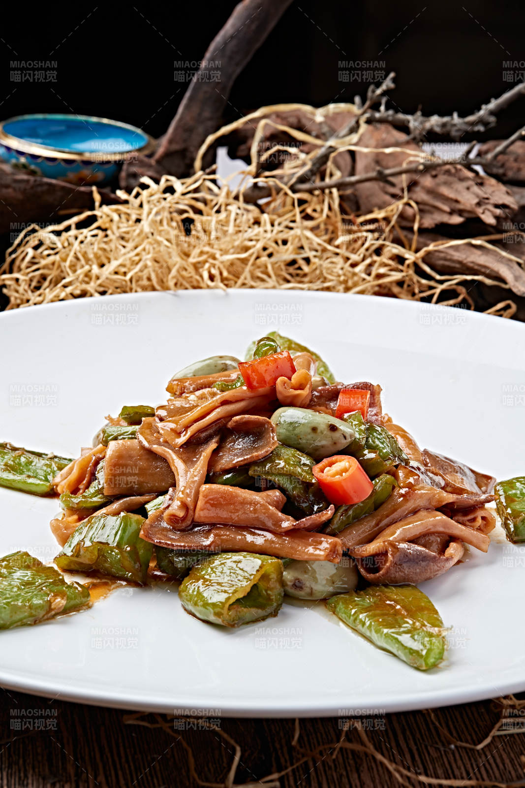 米椒臘八蒜鴨板腸配虎皮辣椒