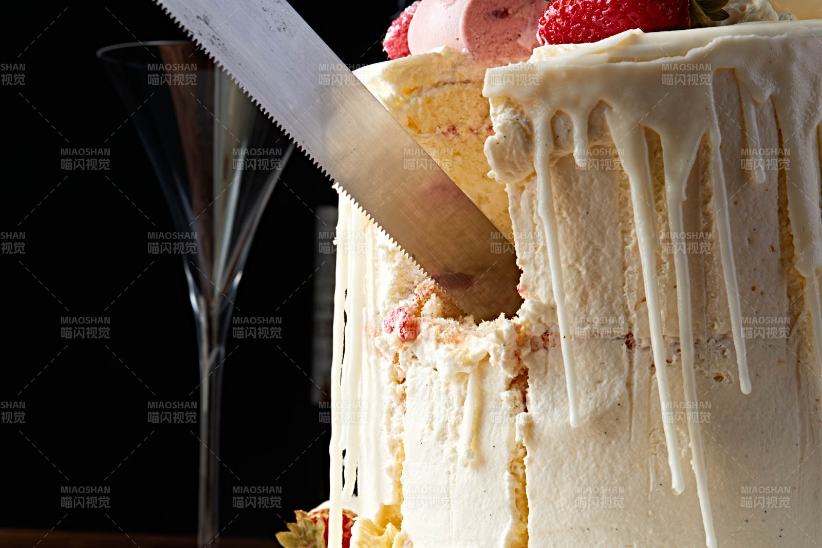 鲜果法式高级奶油慕斯生日婚礼蛋糕-摄影图