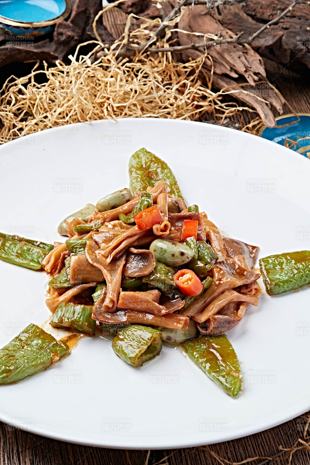 米椒臘八蒜鴨板腸配虎皮辣椒