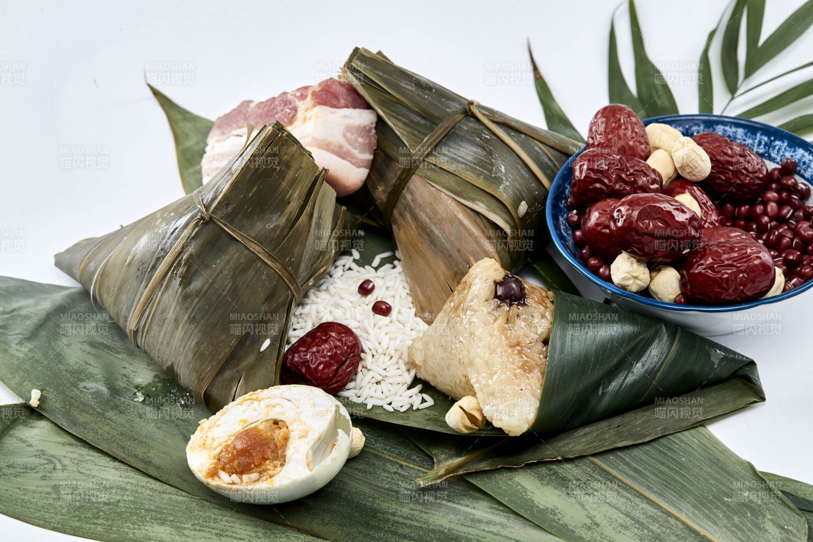 端午节的粽子和原材料-摄影图