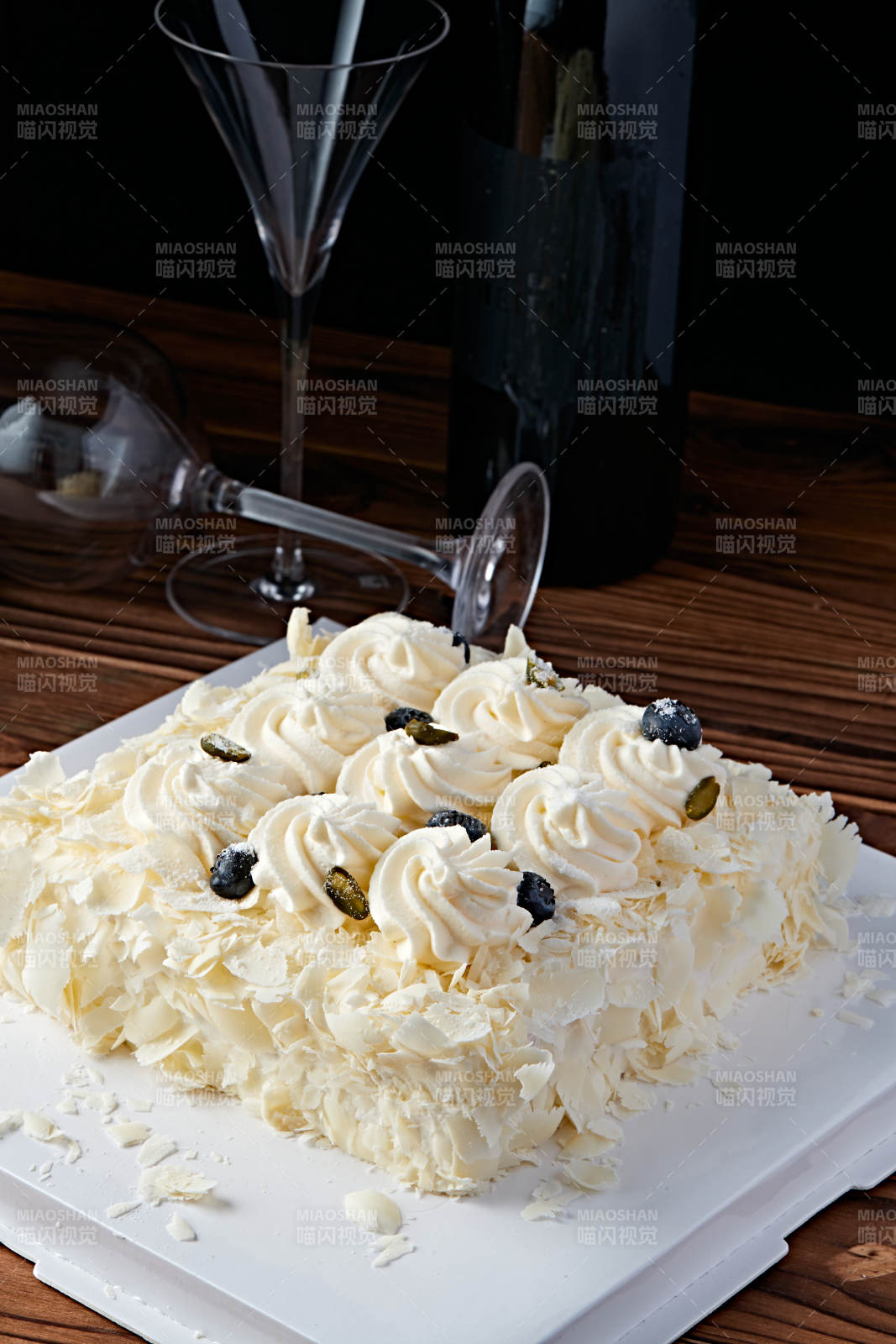 蓝莓白巧克力鲜奶慕斯榴莲蛋糕