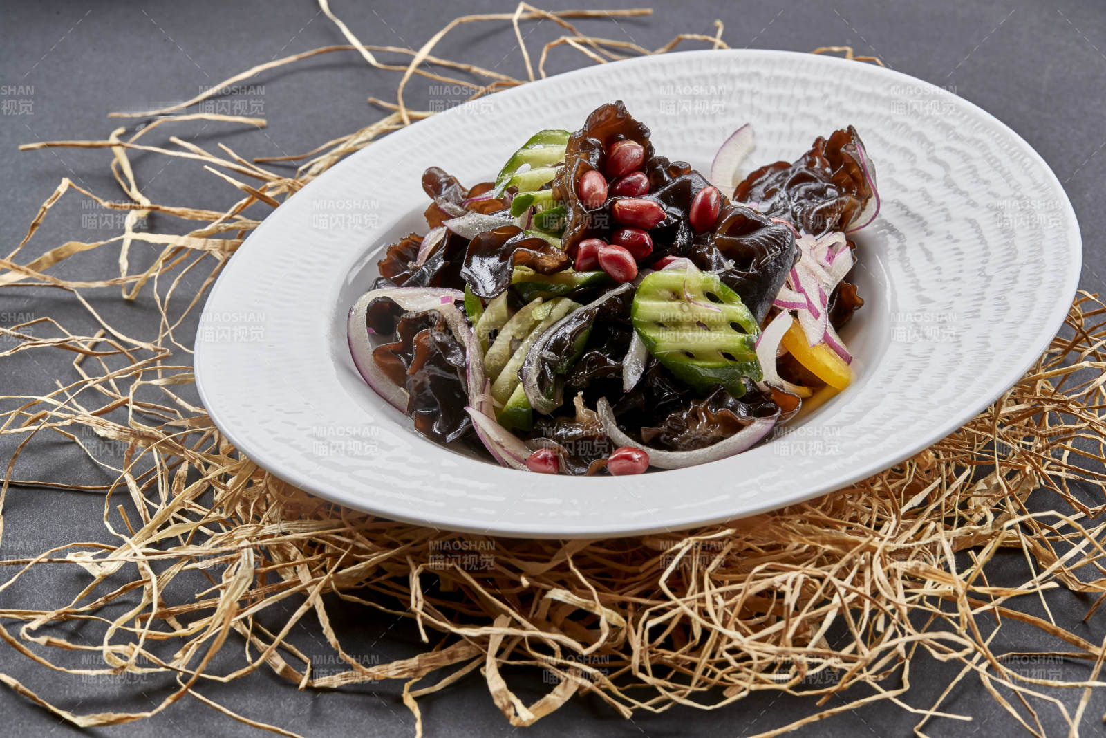 小拌菜木耳花生乳瓜洋葱彩椒-摄影图