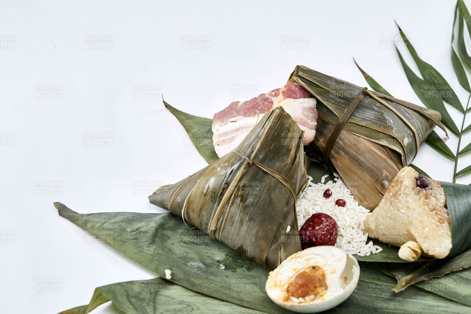 端午节的粽子和原材料-摄影图