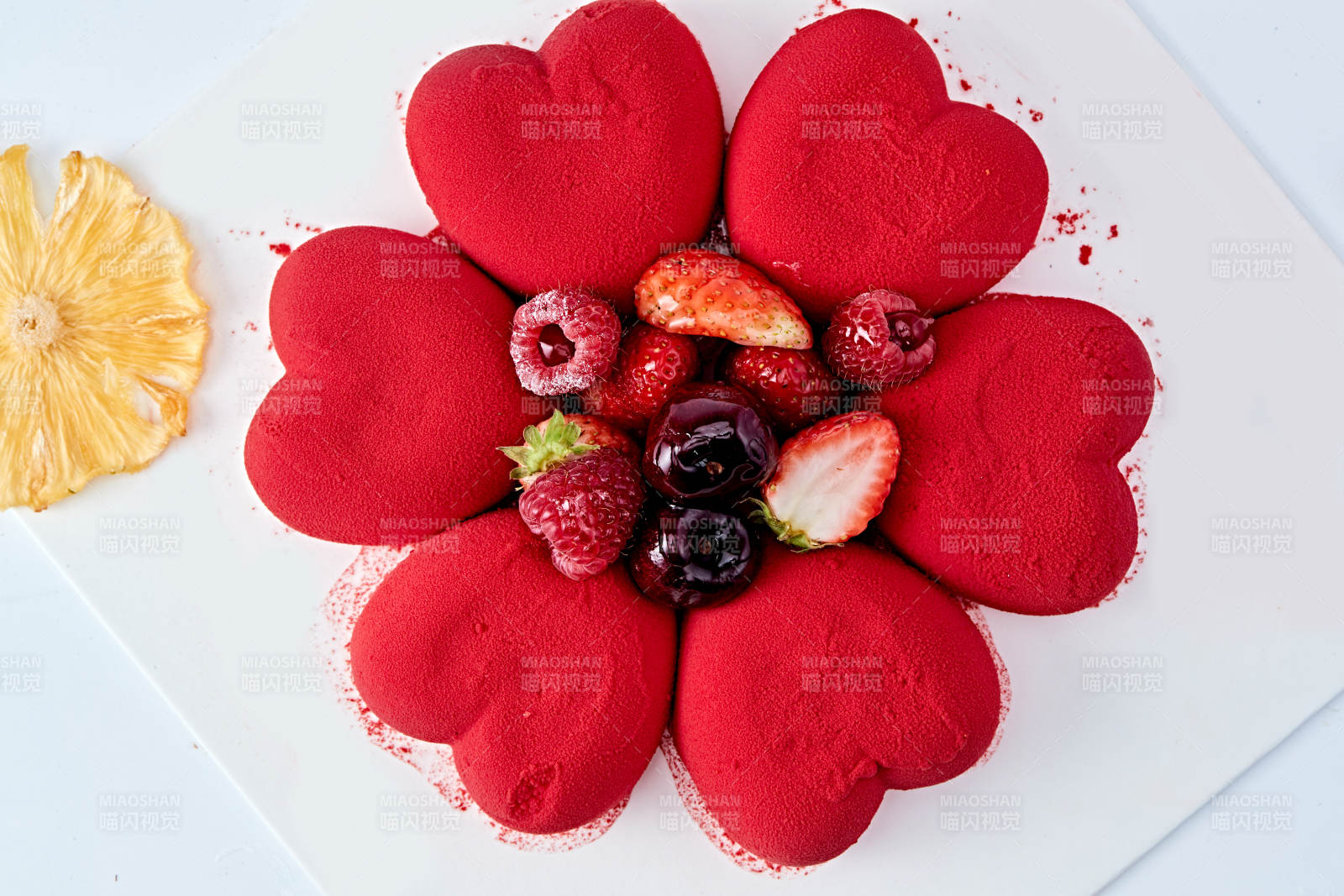 鲜水果抹茶心形奶油慕斯蛋糕