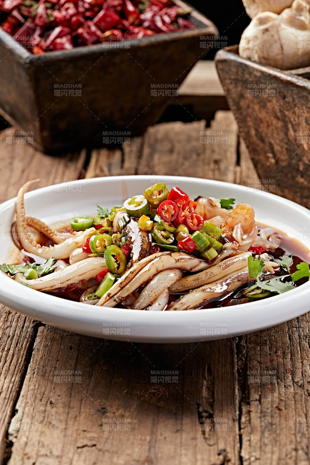 捞汁生腌鱿鱼须图片