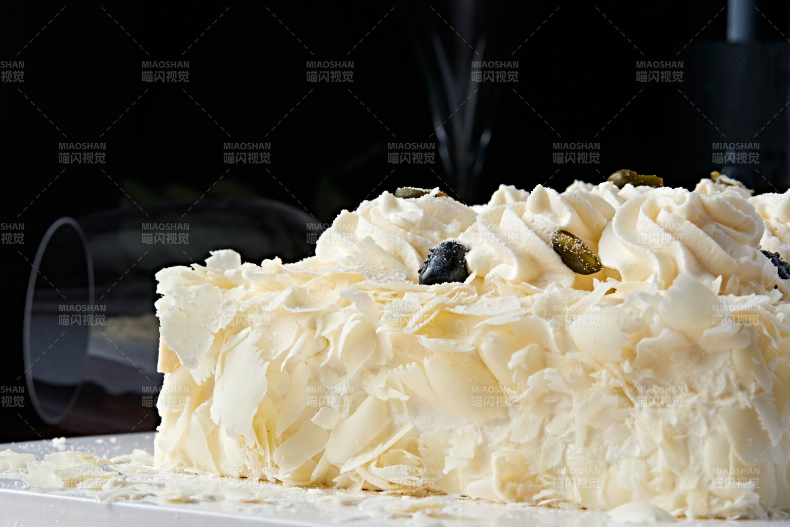 蓝莓白巧克力鲜奶慕斯榴莲蛋糕