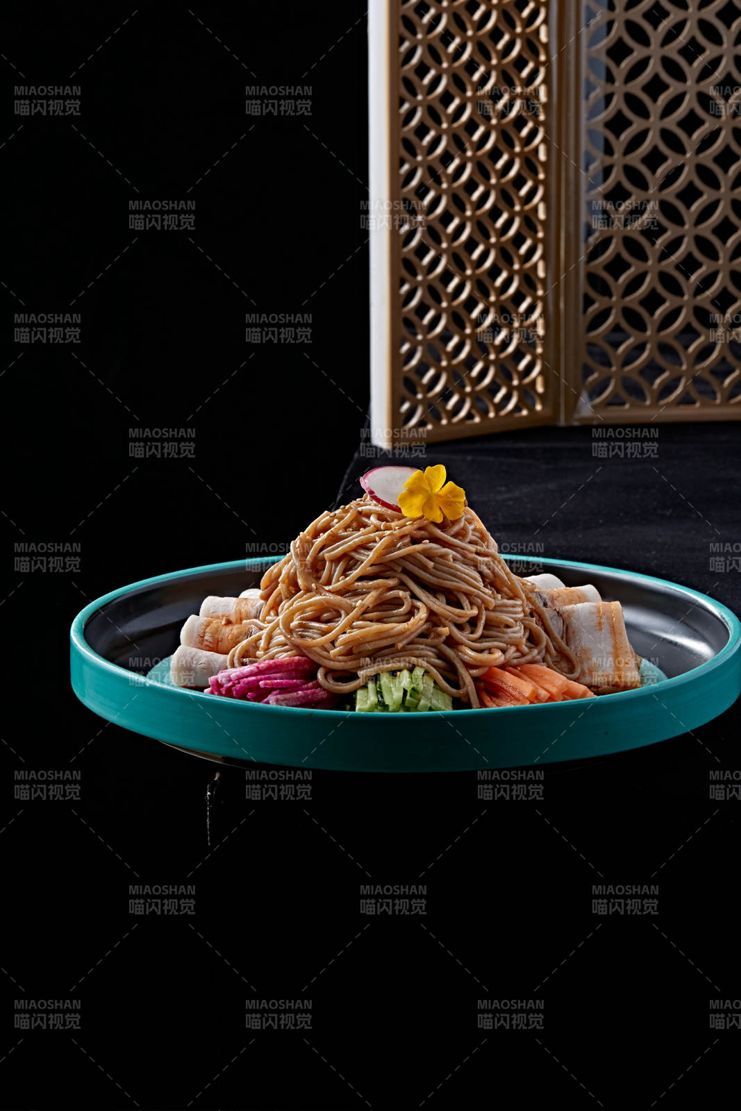 菜丝五花肉凉拌莜面饸饹