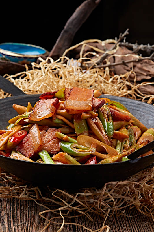 香辣锅仔腊肉嫩笋尖