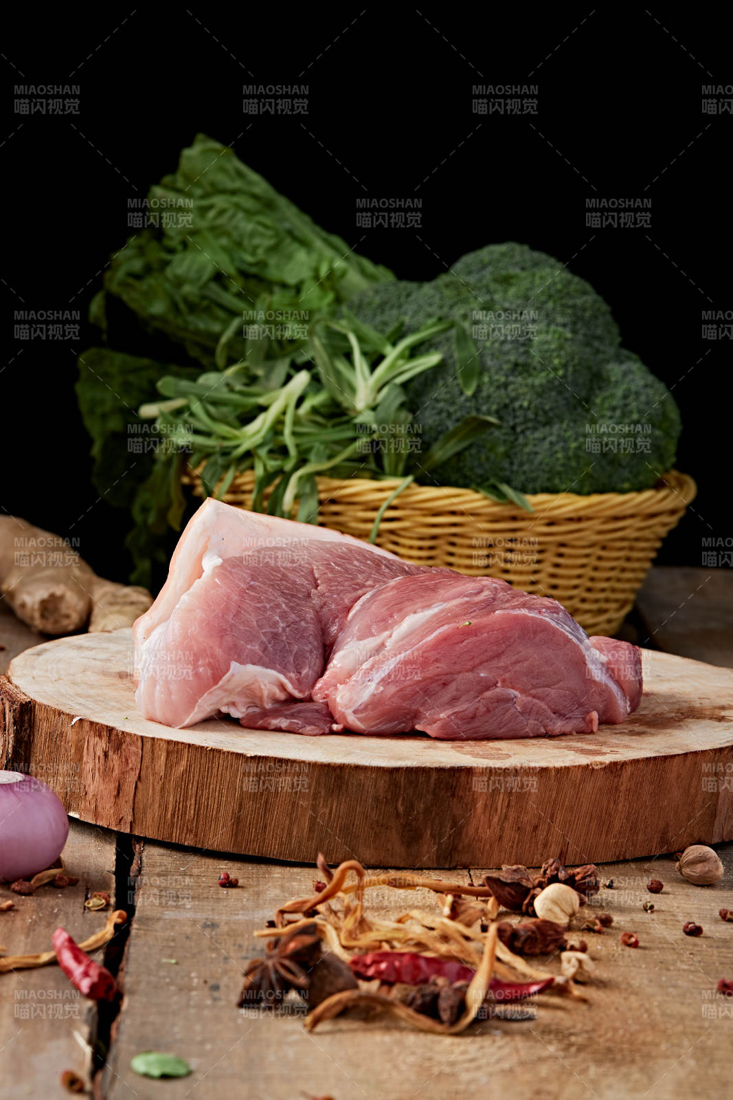 检疫合格的屠宰生鲜猪肉-摄影图