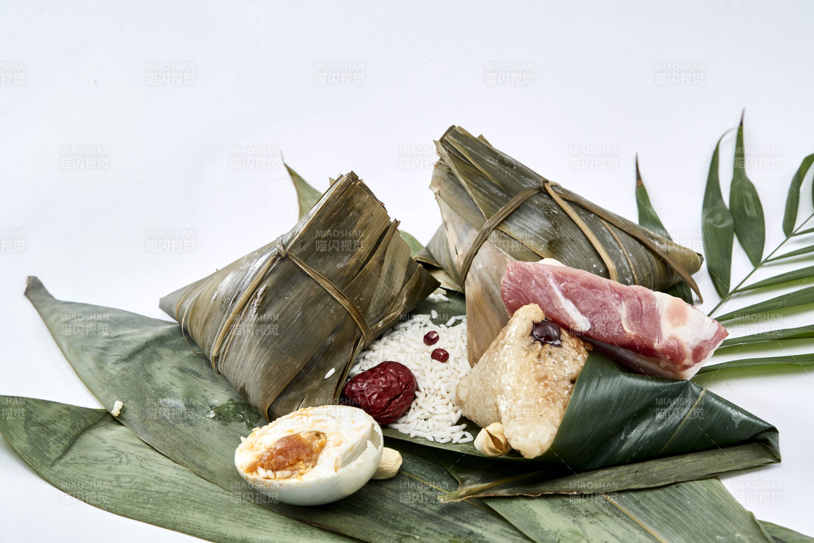 端午节的粽子和原材料-摄影图