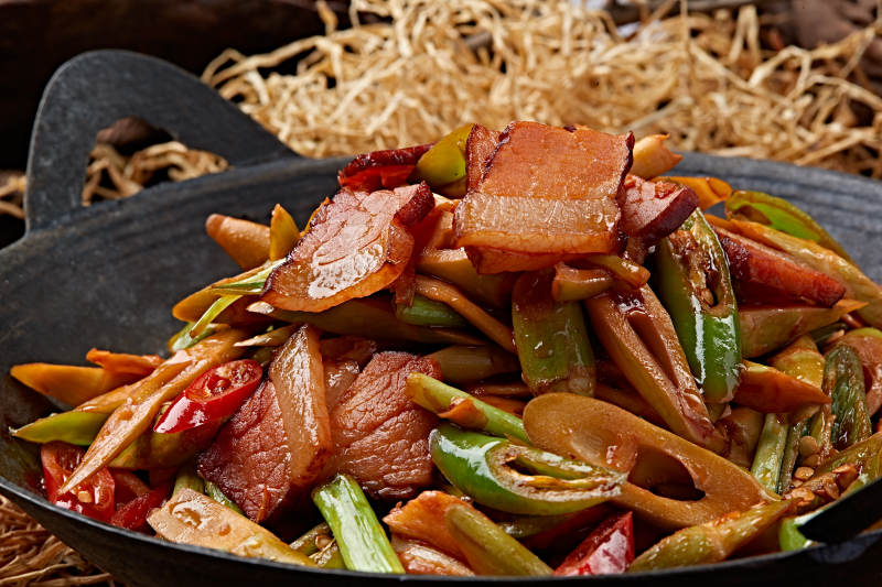 香辣锅仔腊肉嫩笋尖