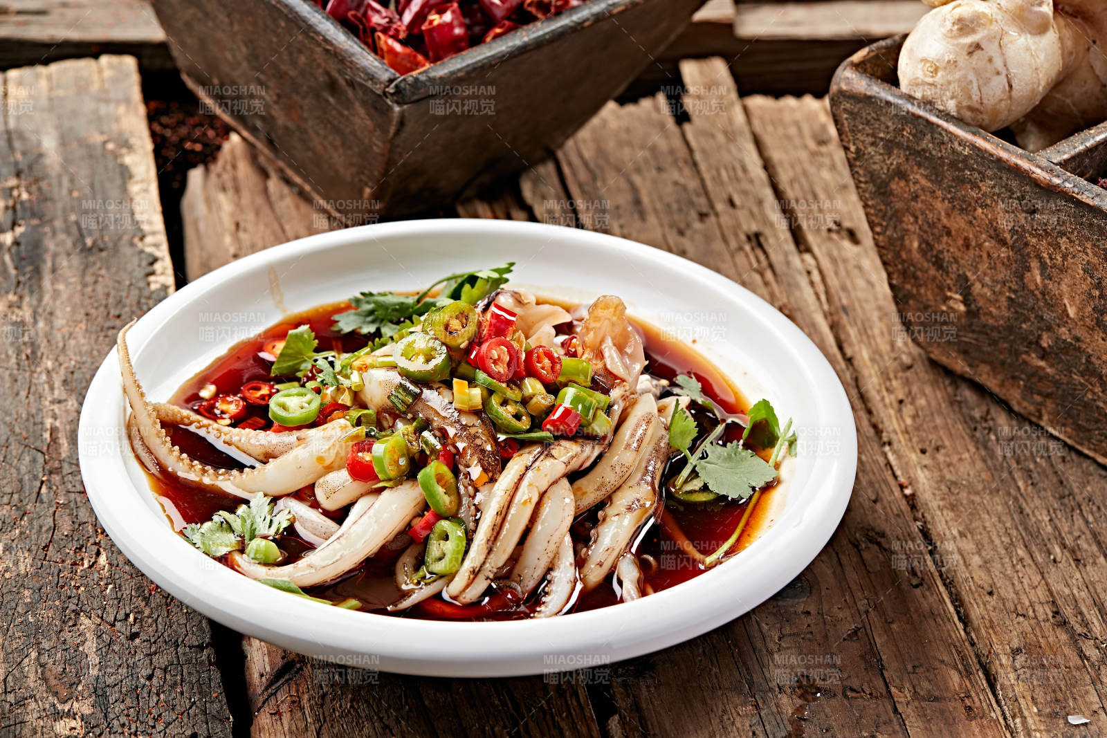 捞汁生腌鱿鱼须图片