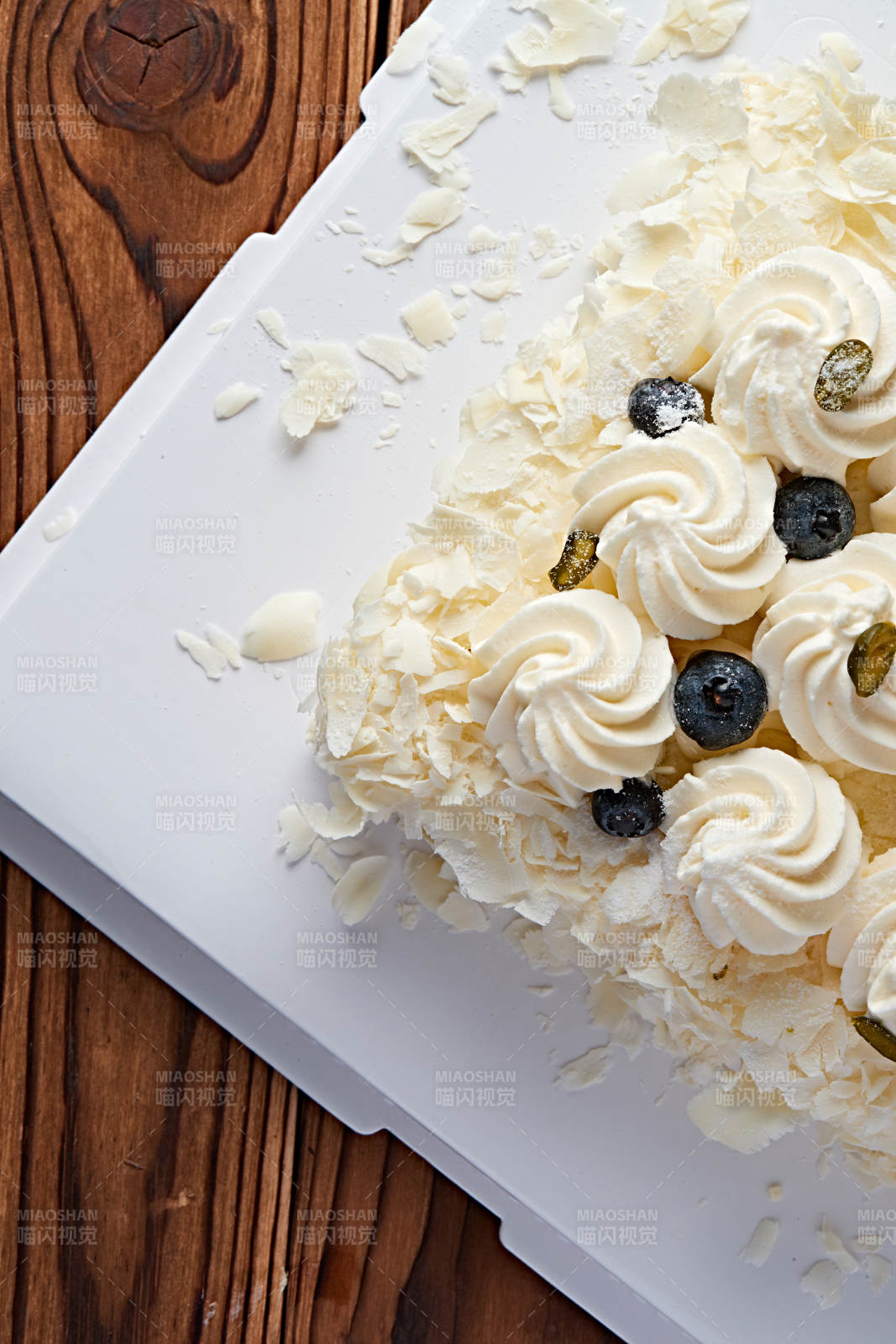 蓝莓白巧克力鲜奶慕斯榴莲蛋糕