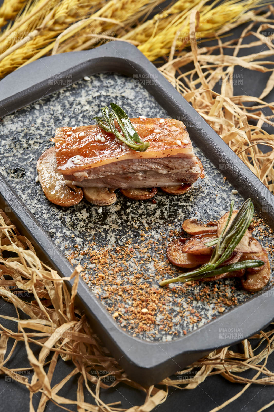 高檔時尚蒙餐位菜鐵板炭烤羊小排