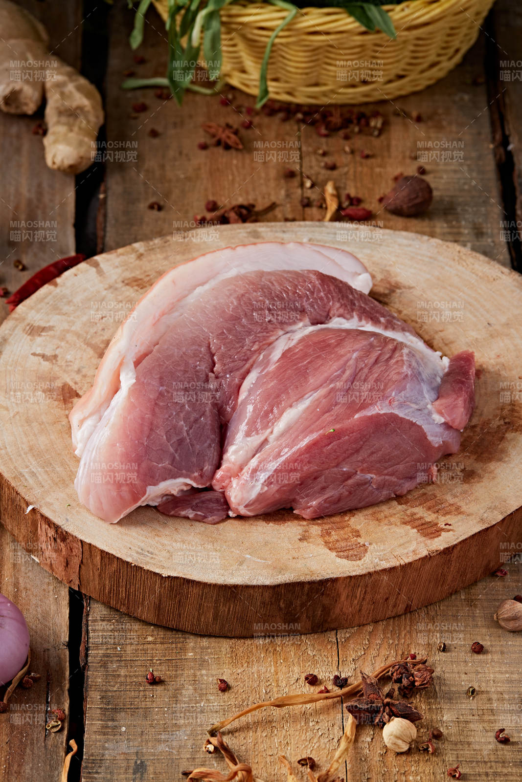 检疫合格的屠宰生鲜猪肉-摄影图