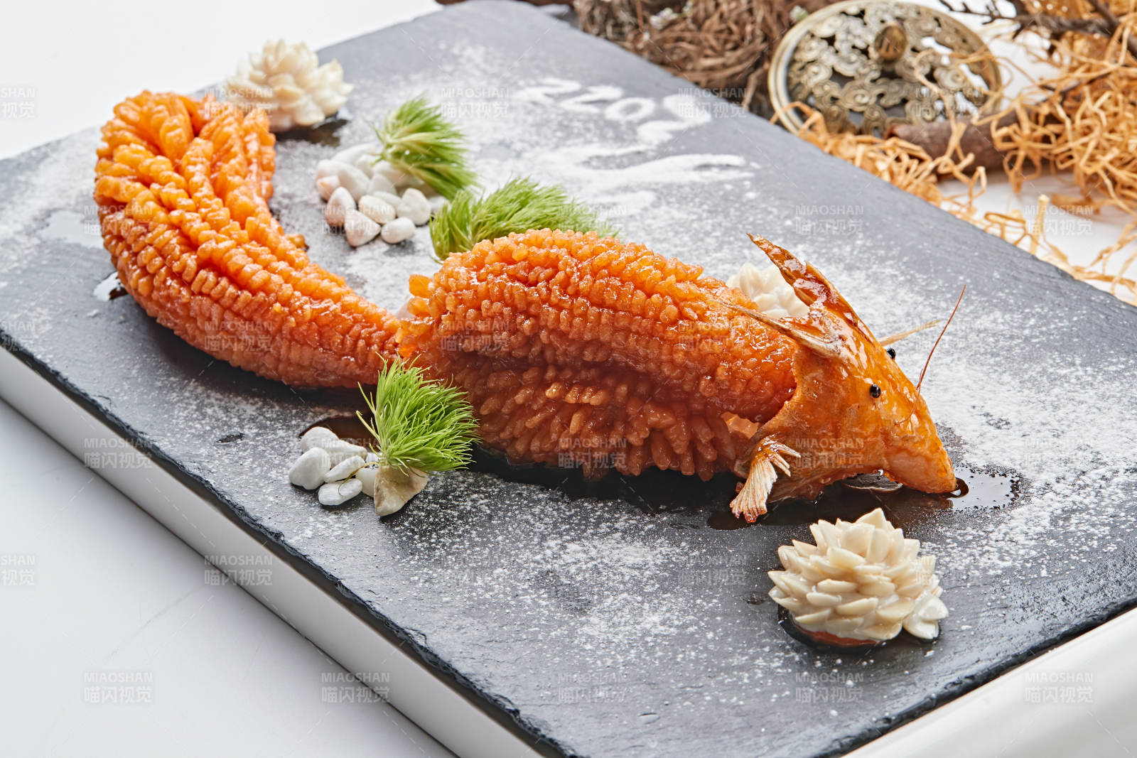 松鼠造型的油炸松鼠鱖魚