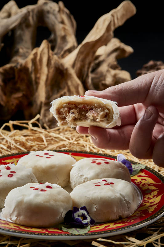 磁盤(pán)裝的傳統(tǒng)婚宴糕點(diǎn)白糖桂花芙蓉酥