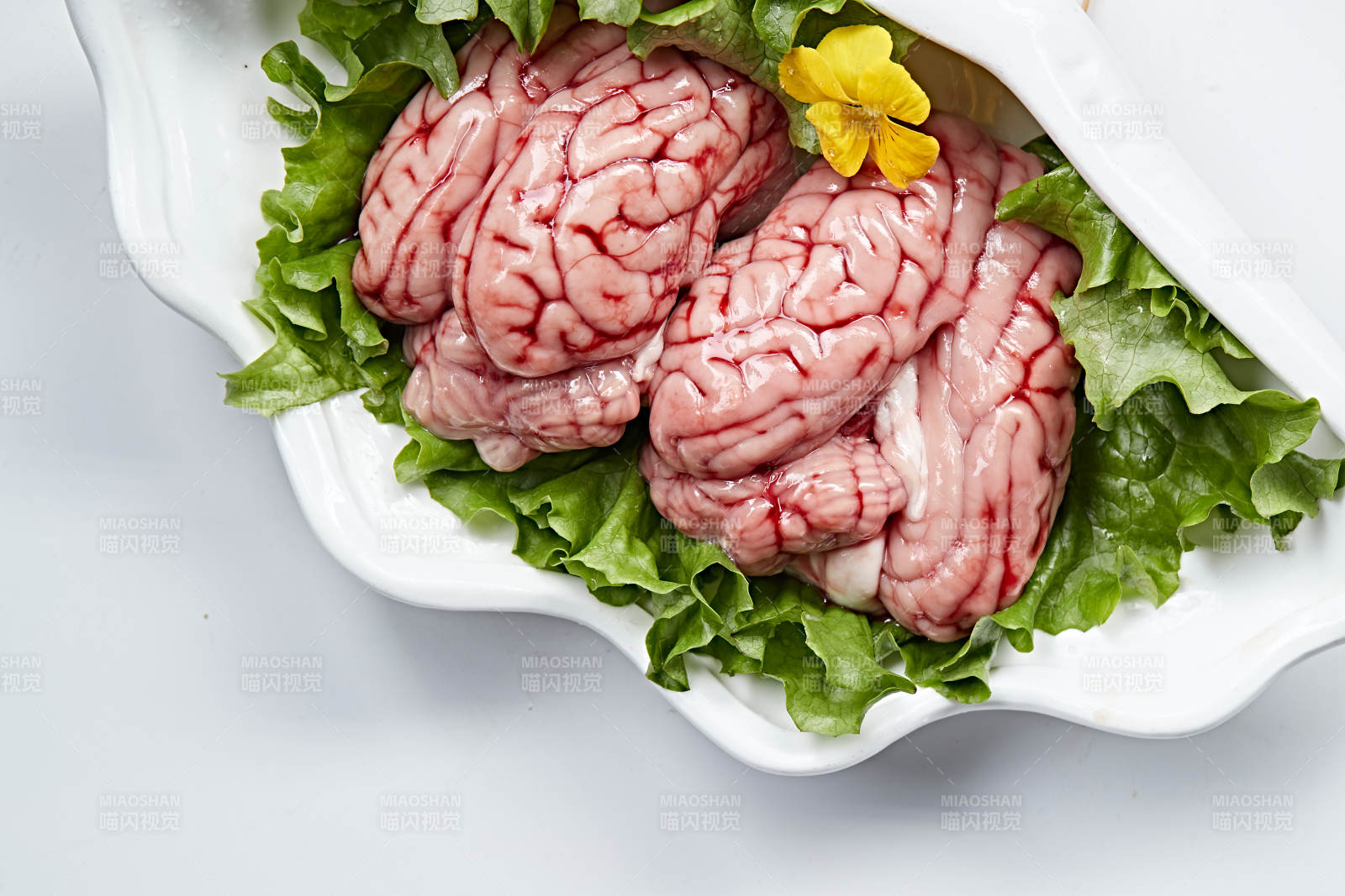 火锅食材鲜猪脑花-摄影图