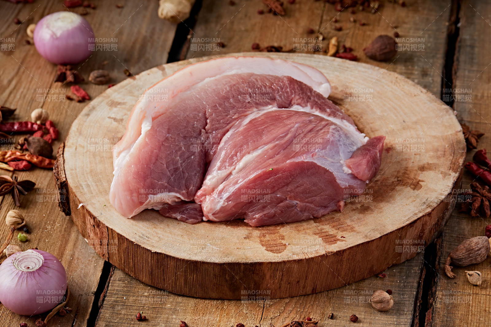 检疫合格的屠宰生鲜猪肉-摄影图