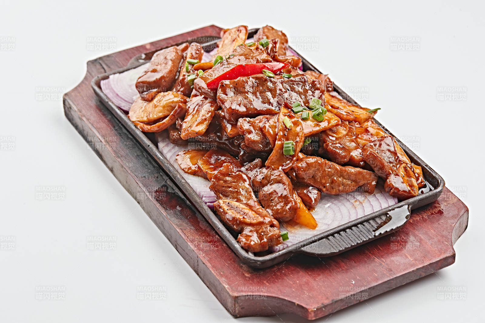 铁板黑椒牛仔骨-摄影图