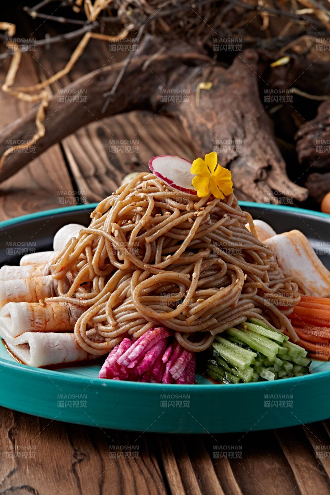 菜丝五花肉凉拌莜面饸饹