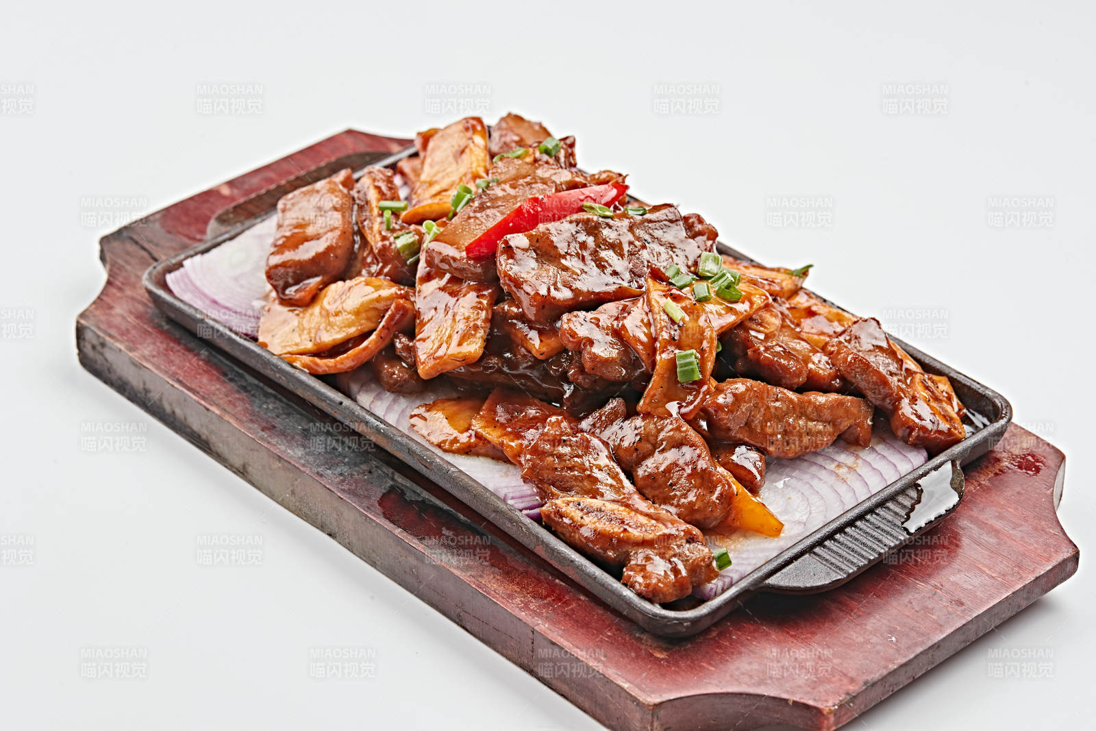 铁板黑椒牛仔骨-摄影图