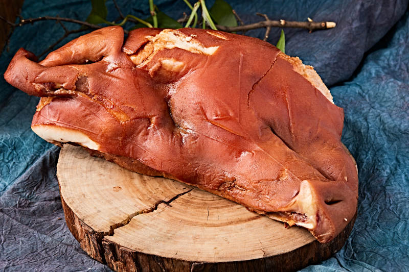 传统熟食美食熏酱卤猪头