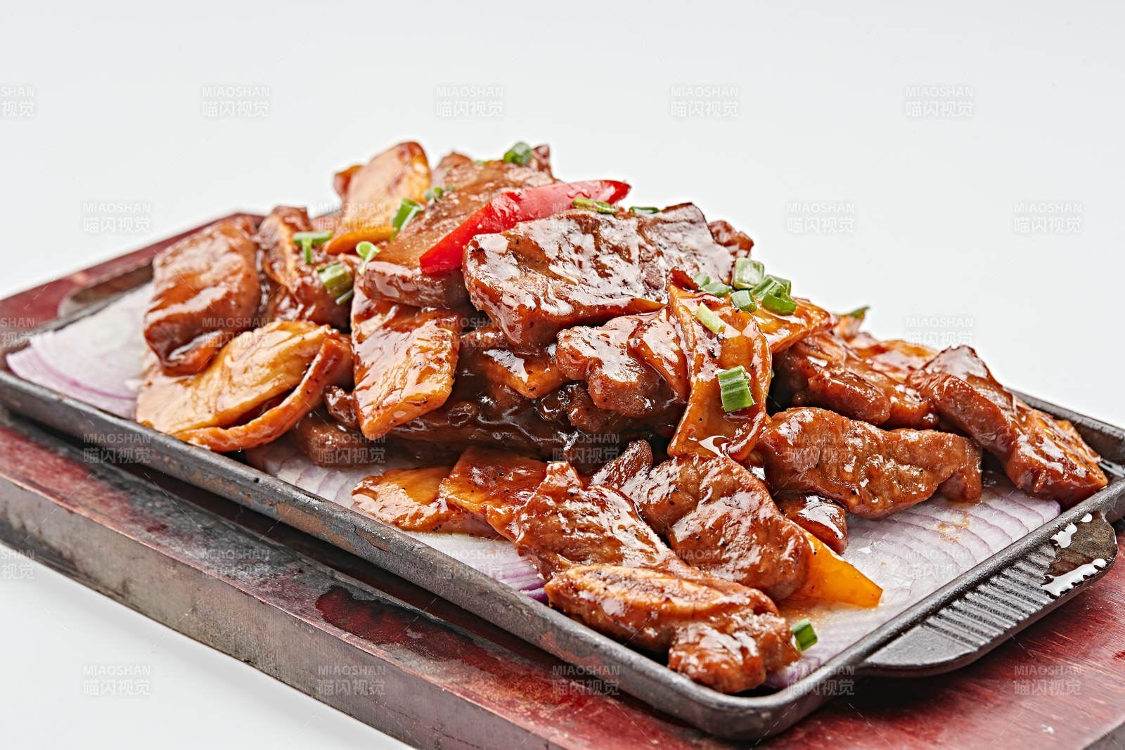 铁板黑椒牛仔骨-摄影图