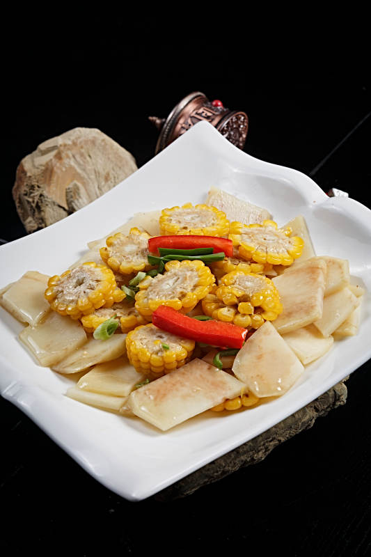 農(nóng)家土豆燉玉米