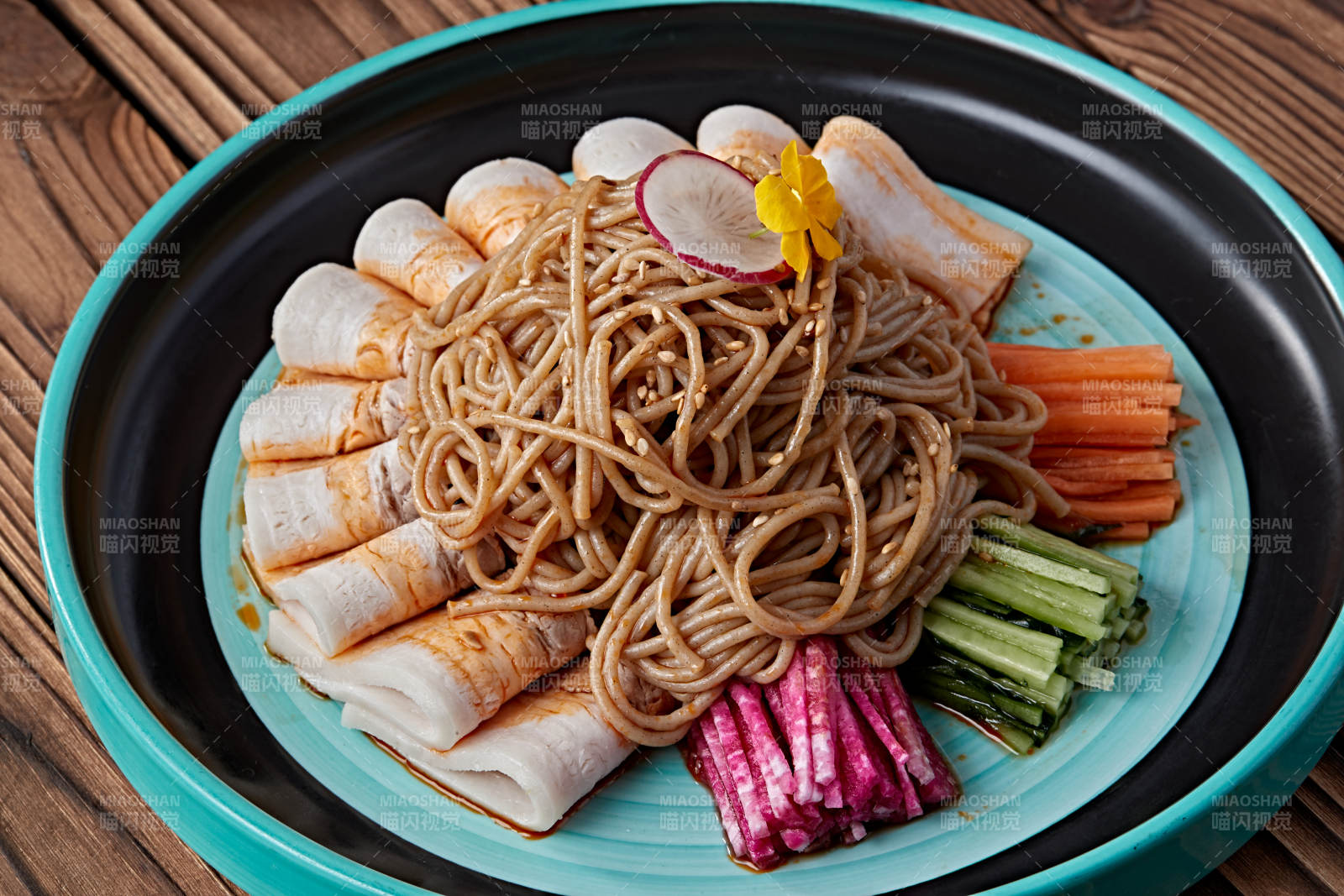 菜丝五花肉凉拌莜面饸饹