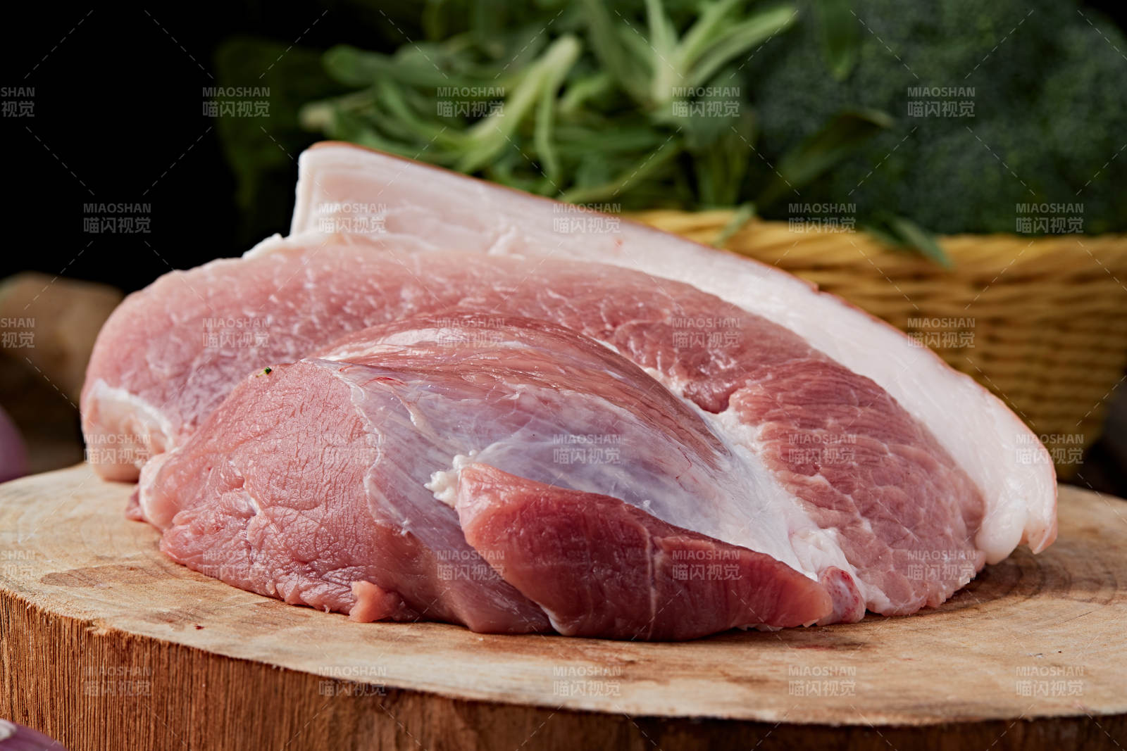 检疫合格的屠宰生鲜猪肉-摄影图