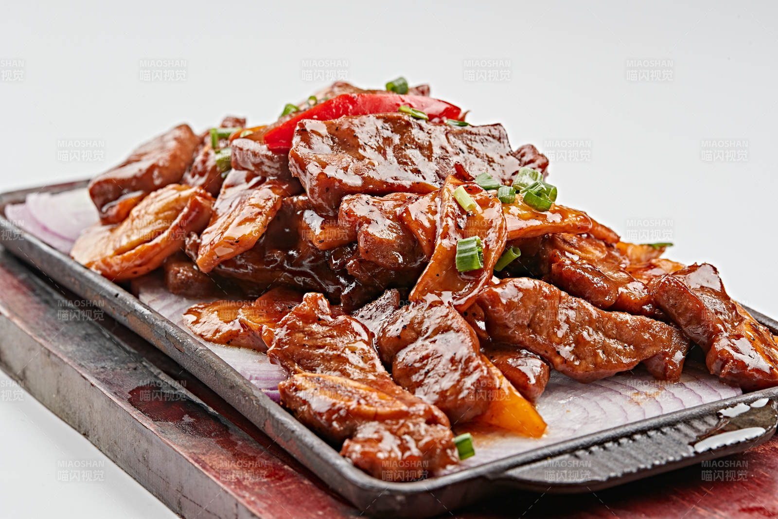 铁板黑椒牛仔骨-摄影图