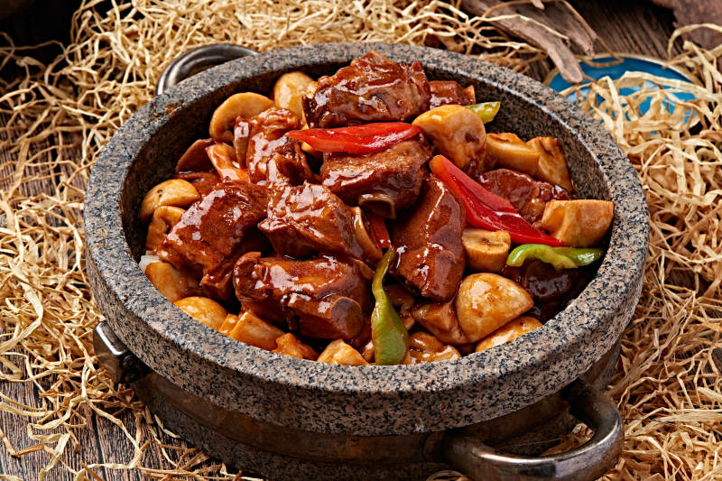 石鍋紅燜口蘑豬小排