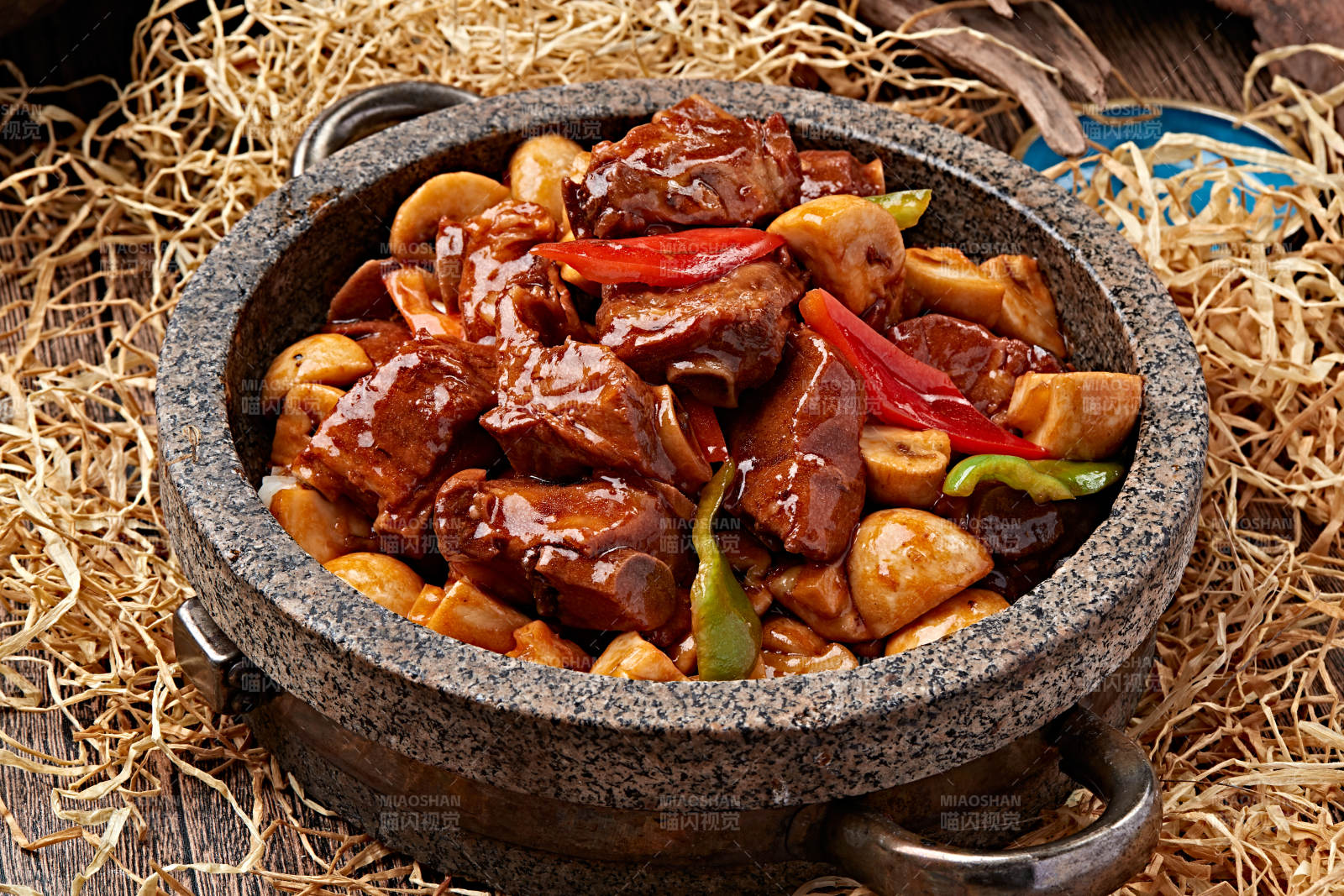 石鍋紅燜口蘑豬小排