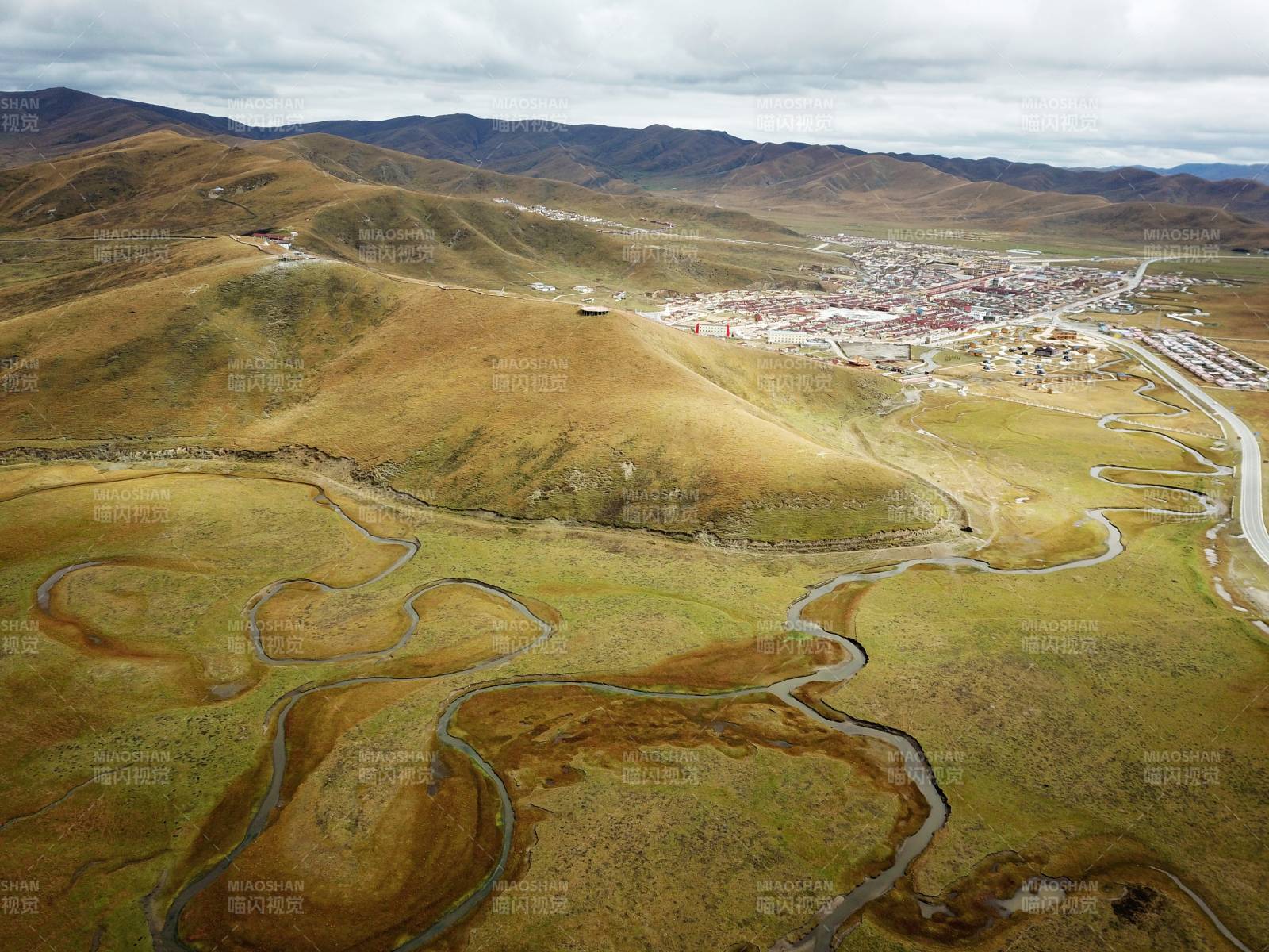 甘南高原河谷风光