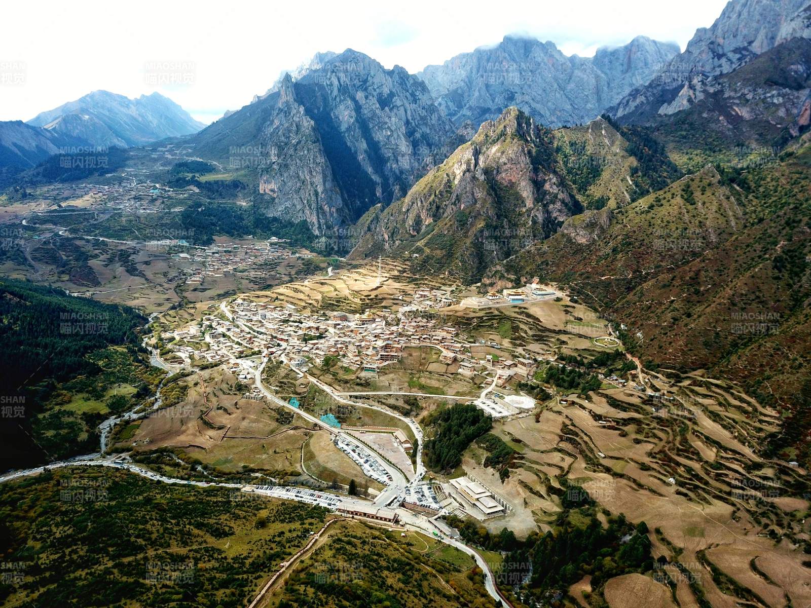 甘南山谷小鎮風光