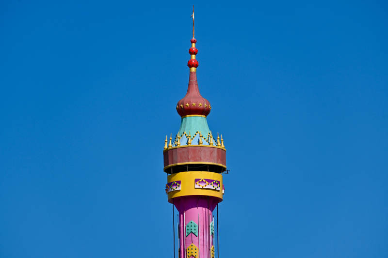 园博园童话塔尖映蓝天