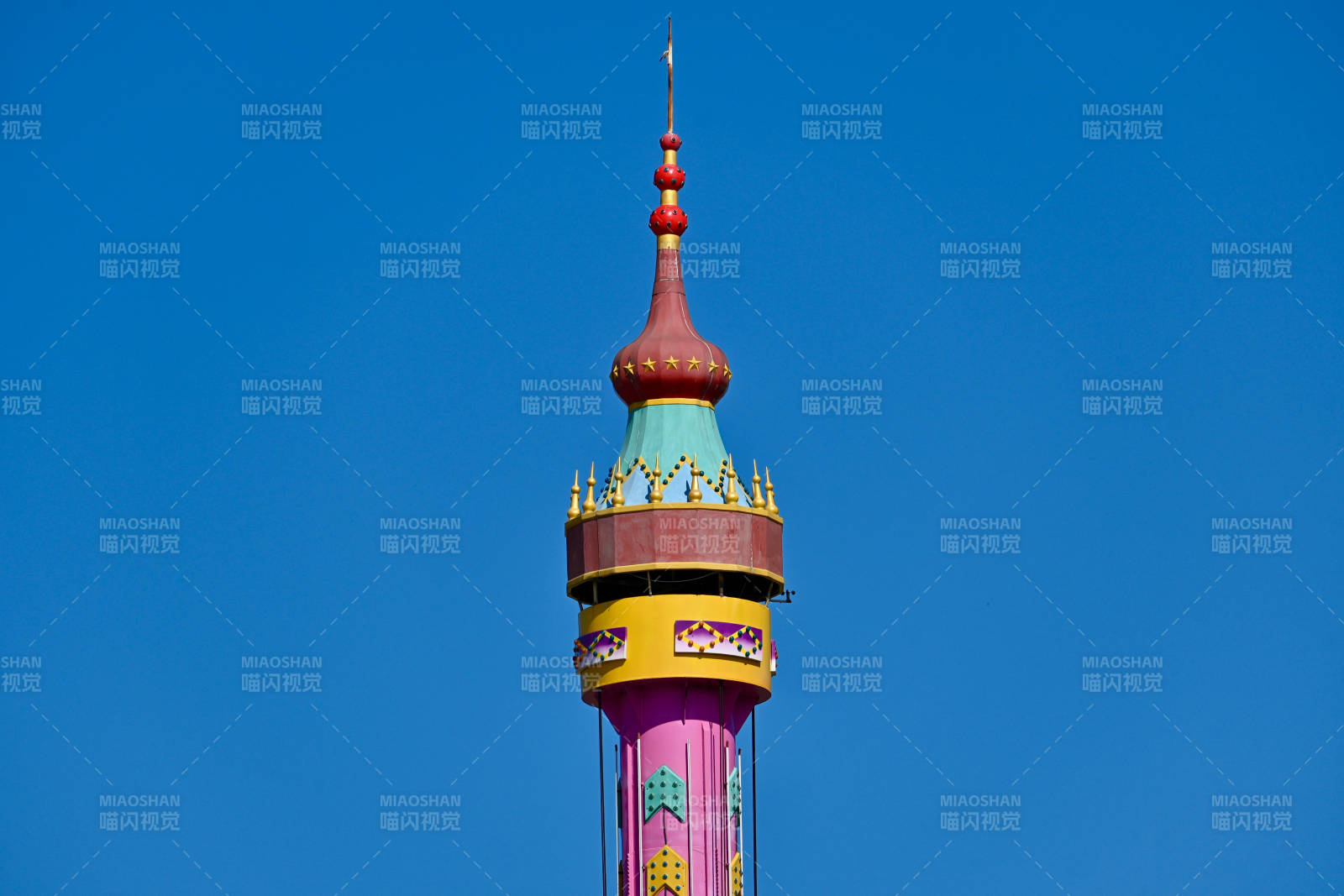 园博园童话塔尖映蓝天