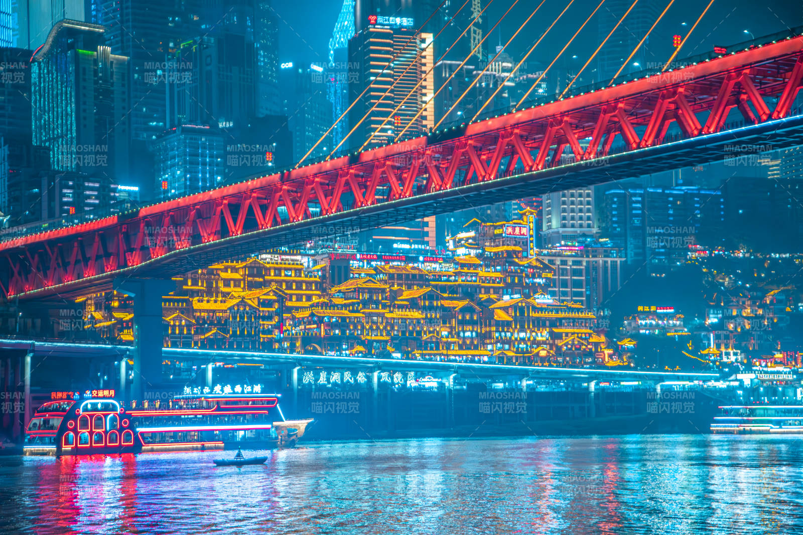 夜色中的城市之桥