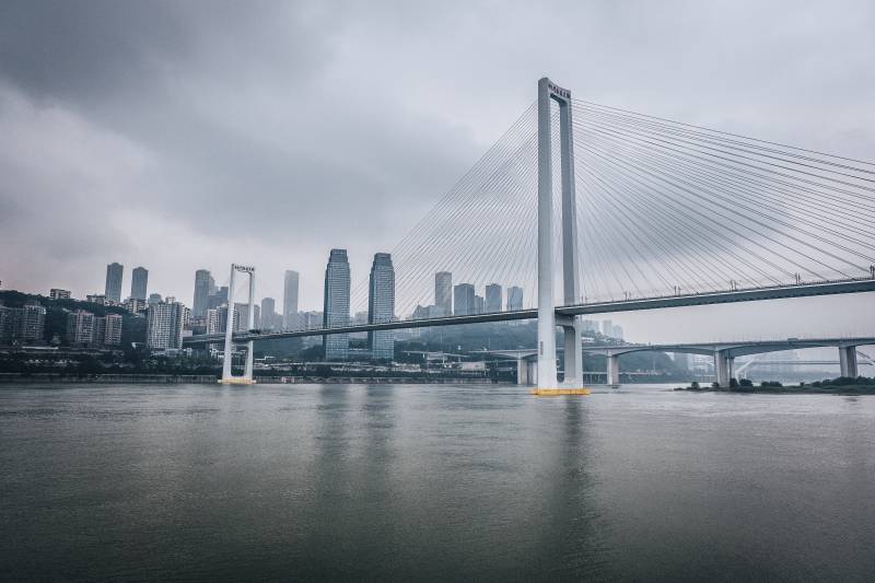 重庆南纪门大桥与长江国际同框