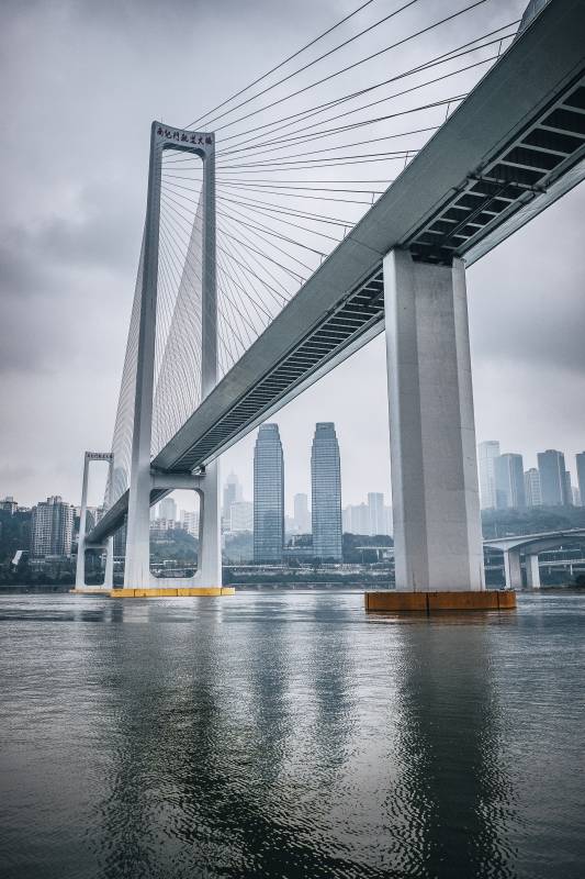 重庆南纪门大桥与长江国际同框