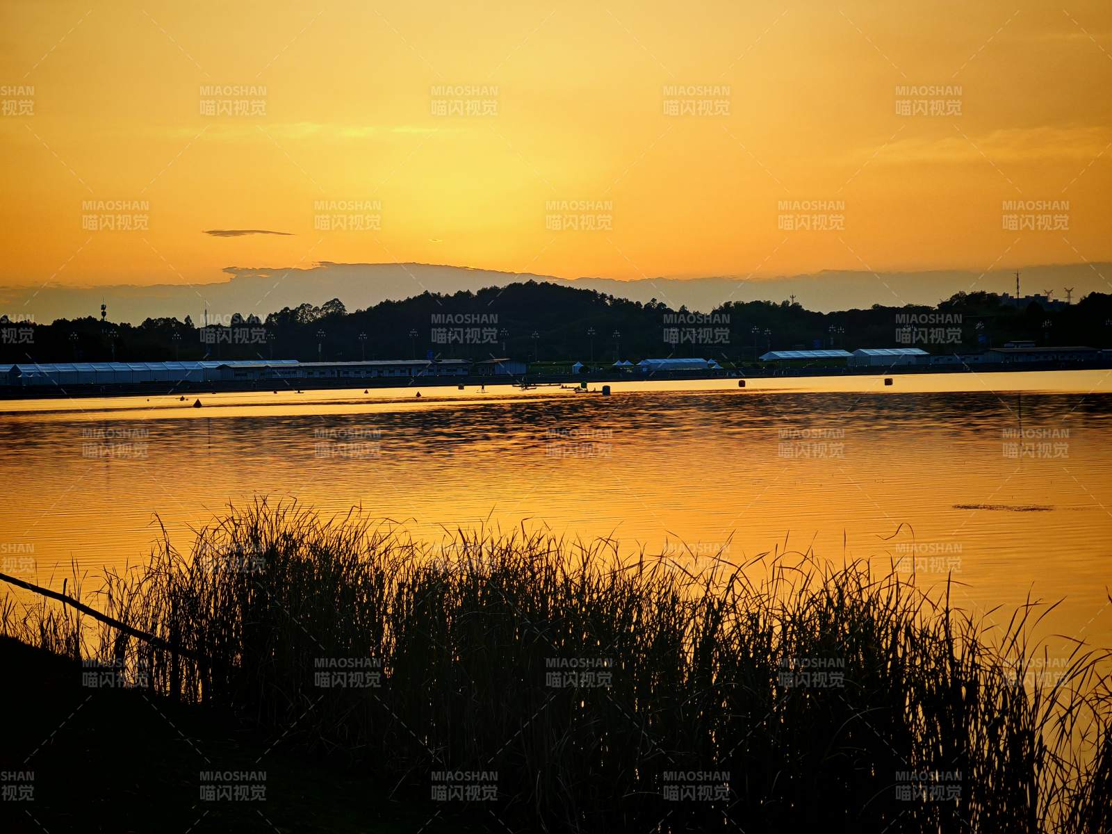 興隆湖傍晚的日落