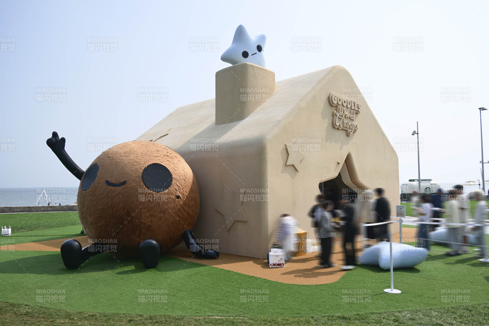 阿那亚萌趣小屋与大面包