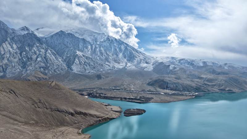 雪山映湖光（新疆白沙湖）