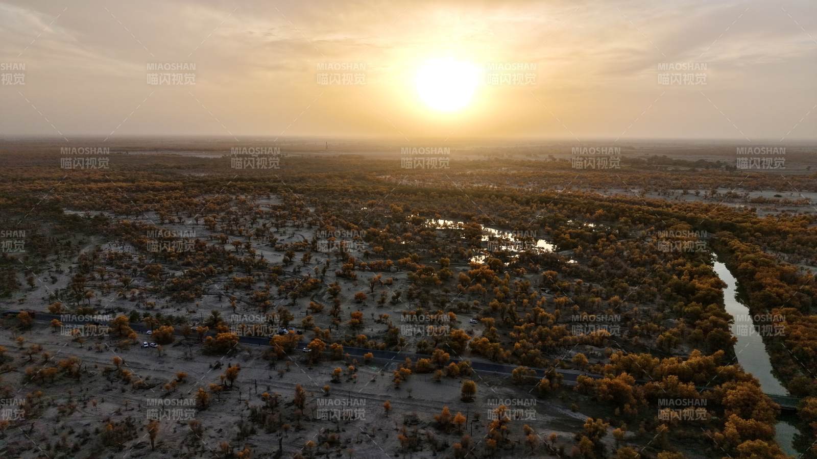 沙漠日落美景（新疆轮台）