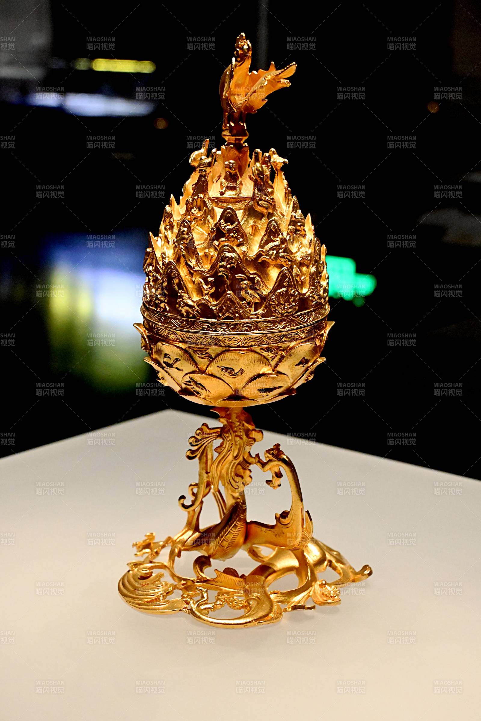 韩国釜山议会代表团赠百济金铜香炉