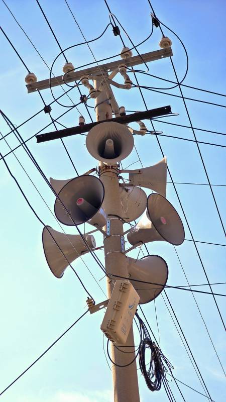 电线杆上的喇叭阵