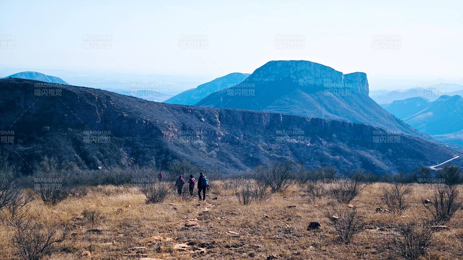 太行山脉空中草原上的登山之旅