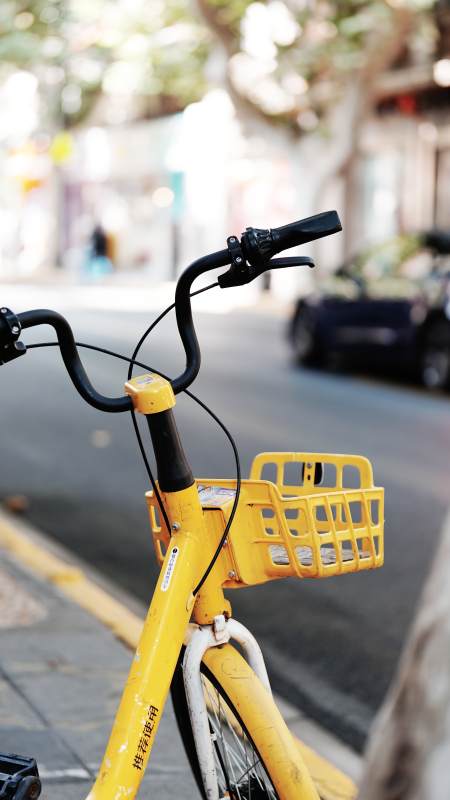 黄色共享单车街景